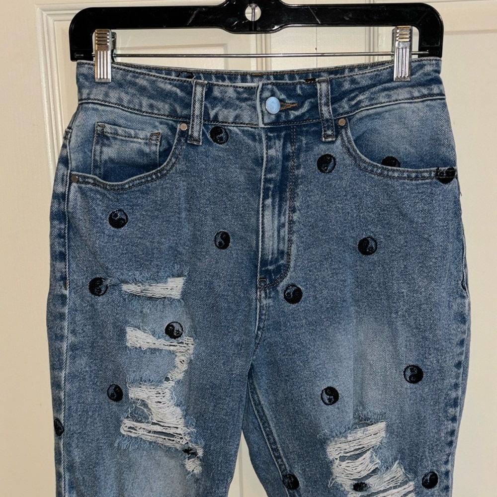Great condition Ying Yang embroidered jeans size 7 ripped/cut